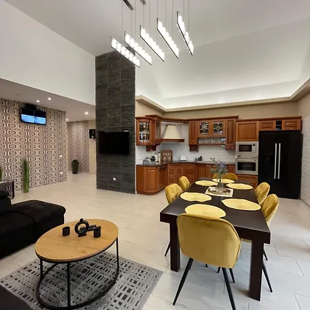 Luxury Villa *
