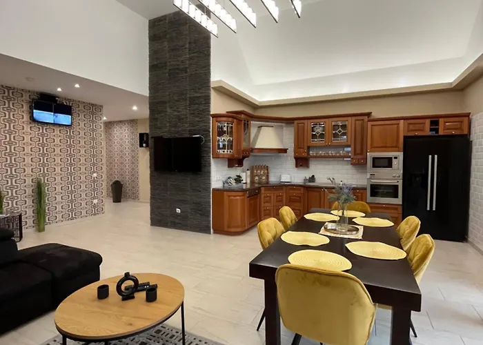 Luxury Villa *